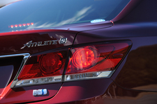 トヨタ 新型クラウン アスリートSハイブリッド（レッド／赤（ファブリック））