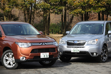 （左）三菱 新型アウトランダー　（右）スバル 新型フォレスター