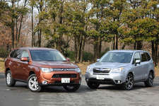 （左）三菱 新型アウトランダー　（右）スバル 新型フォレスター