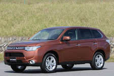 三菱 新型アウトランダー