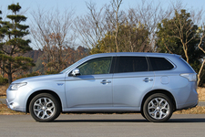 三菱 アウトランダー PHEV「G Premium Package」 エクステリア・サイド