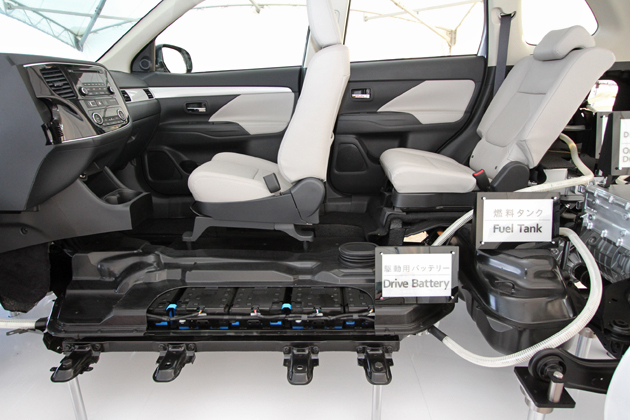 三菱 アウトランダー Phev プラグインハイブリッドev 試乗レポート 国沢光宏 画像ギャラリー No 18 徹底検証 21年新型車種ー試乗レポート Mota 三菱 アウトランダー Phev プラグインハイブリッドev 試乗レポート 国沢光宏 画像ギャラリー No 18 徹底検証 21年新型車種ー試乗レポート Mota