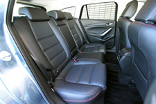 マツダ 新型 アテンザ ワゴン XD L Package　リアシート