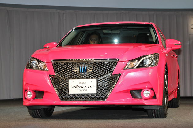 トヨタ 14代目 新型 クラウン発表会で話題を呼んだ「ピンクのクラウン」