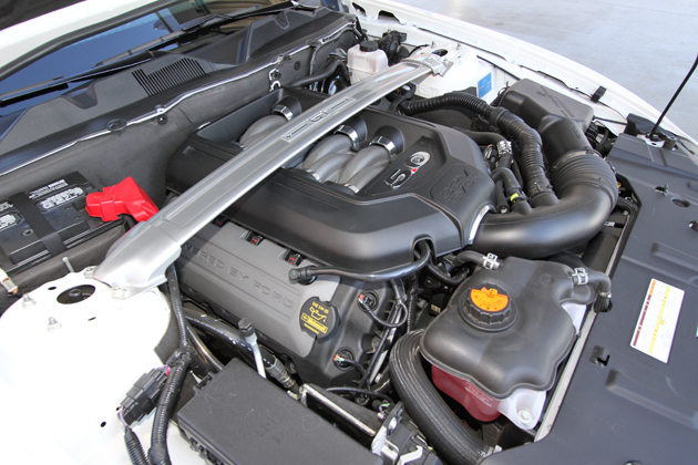 フォード 新型マスタング V8 GTクーペ プレミアム　V8 DOHC 5.0リッターエンジン