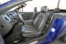 フォード 新型マスタング V8 GTコンバーチブル プレミアム　フロントシート