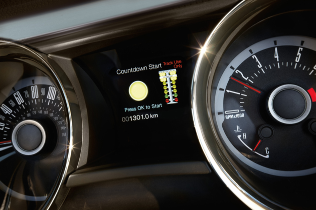 フォード 新型マスタング V8 GTクーペ プレミアム　4.2インチのLCD(液晶カラーディスプレー)「Track Apps(トラック・アップ)機能」