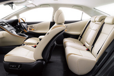 LEXUS 新型HS250h（2013年マイナーチェンジ／スピンドルグリル採用）