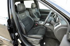 ジープ グランドチェロキー SRT8 フロントシート(SRTロゴ入りナッパレザー・スエードコンビシート)