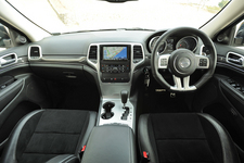 ジープ グランドチェロキー SRT8 インパネ周り