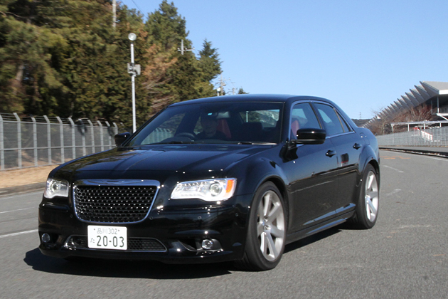 クライスラー 300 SRT8（2013年モデル） 試乗レポート／岡本
