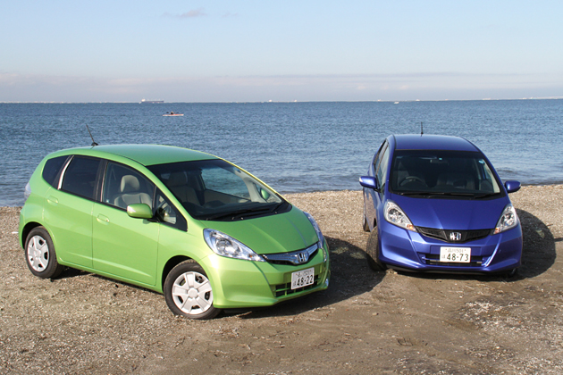 (左)フィットハイブリッド/(右)フィット