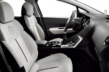 プジョー 「3008 Napapijri」