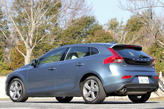ボルボ 新型 V40 ブイ フォーティ 試乗レポート 飯田裕子 1 2 徹底検証 13年新型車種ー試乗レポート Mota