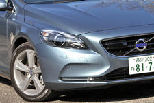 ボルボ 新型 V40 T4 SE ヘッドライト周り