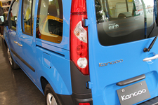 「ルノー カングー クルール」[ボディカラー：青色 「カルム ブルー」]