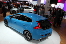 VOLVO V40 R-DESIGN