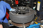 タイヤ履き替え作業中