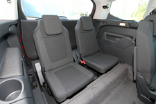 プジョー 5008 Cielo　3列目シート