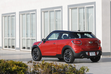 MINI Cooper S Paceman(ミニ クーパーS ペースマン)[ボディカラー：ブレイジング・レッド]