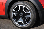 ミニ クーパーS ペースマン　205/55R17タイヤ+「5ホール・ブラック・スター」アロイホイール