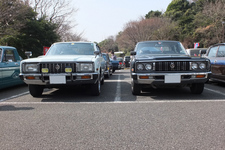 「トヨタ　クラウン」［80系］、前期型のHTとセダンの並びです。