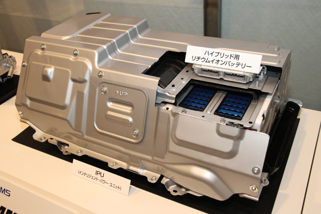 ハイブリッド用リチウムイオンバッテリーを搭載したIPU(インテリジェント・パワー・ユニット)