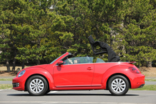 フォルクスワーゲン ザ・ビートル カブリオレ フルオート電動ソフトトップ(幌)開閉2