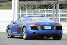 アウディ 新型 R8 クーペ 5.2 FSI クワトロ