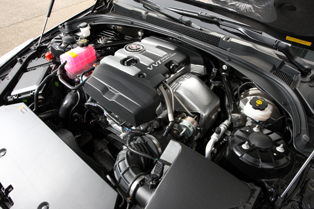 「キャデラック ATS プレミアム」　直4 ガソリン直噴 DOHC インタークーラー付ターボチャージャー エンジン