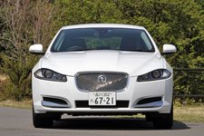 ジャガー XF 2.0 Luxury　エクステリア・フロント正面