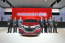 ホンダ 中国向けミニバンコンセプト「Concept M」[2013上海モーターショー出展車][2013上海ショー会場の模様]