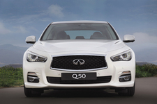 Infiniti Q50 Sport Sedan(インフィニティ Q50 スポーツセダン：日本名「日産 スカイライン」)　フロント周り[Photo:Infiniti]