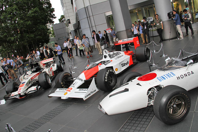 ホンダ青山本社前に集められたホンダの歴代F1マシンたち