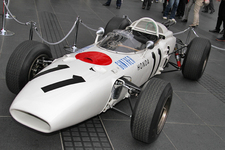 ホンダ RA272[1965]　最終戦メキシコGPで優勝したNo.11 R.ギンサー選手のマシン