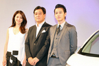 【三菱 新型軽自動車「eKワゴン／eKカスタム」新型車 発表会速報】TVCMに出演する井川遙さんと佐藤健さん、そして三菱自動車工業の益子社長