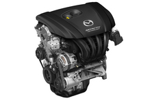 マツダ 3代目 新型「アクセラスポーツ」(海外名：MAZDA3)[2013年秋デビュー予定]　SKYACTIV-G 2.0(スカイアクティブ2.0リッターガソリンエンジン)