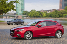 マツダ 3代目 新型「アクセラスポーツ」「アクセラ セダン」(海外名：MAZDA3)[2013年秋デビュー予定]　欧州仕様車