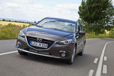 マツダ 3代目 新型「アクセラ セダン」(海外名：MAZDA3)[2013年秋デビュー予定]　欧州仕様車