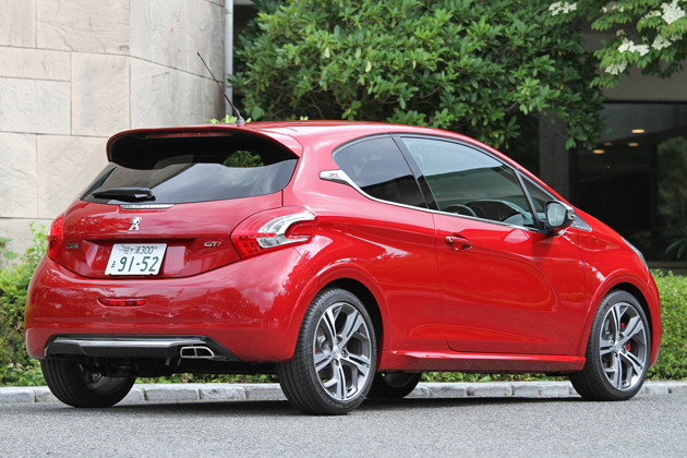 mimiページ mimiページ 見た目以上に方向性が違う伝統の英仏コンパクト「プジョー 208