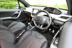 プジョー208 XY　インテリア・運転席周り