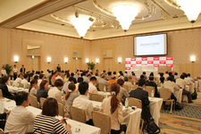 ブリヂストン 乗用車用スタッドレスタイヤ新商品「BLIZAAK VRX(ブリザック・ヴイアールエックス)」発表会