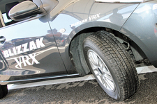 ブリヂストン　乗用車用スタッドレスタイヤ新商品「BLIZAAK VRX(ブリザック・ヴイアールエックス)」雪上見学会