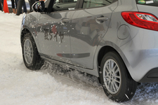 ブリヂストン 乗用車用スタッドレスタイヤ新商品「BLIZAAK VRX(ブリザック・ヴイアールエックス)」雪上見学会