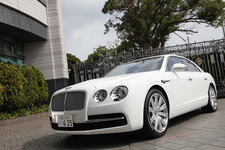 BENTLEY FlyingSpur(ベントレー フライングスパー)[2014年モデル／ボディカラー：GlacierWhite]