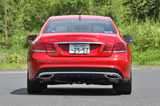 メルセデス・ベンツ 新型 Eクラス E350クーペ AMGスポーツパッケージ[ボディカラー：ファイアオパール]　エクステリア・リア正面