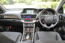 ホンダ 新型アコードハイブリッド インパネ