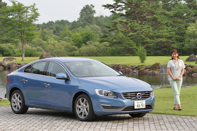 ボルボ S60 T4 SE[2014年モデル／ボディカラー：パワーブルーメタリック(新色)]