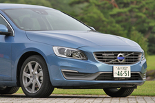 ボルボ S60 T4 SE[2014年モデル／ボディカラー：パワーブルーメタリック(新色)]