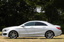 メルセデス・ベンツ CLA180